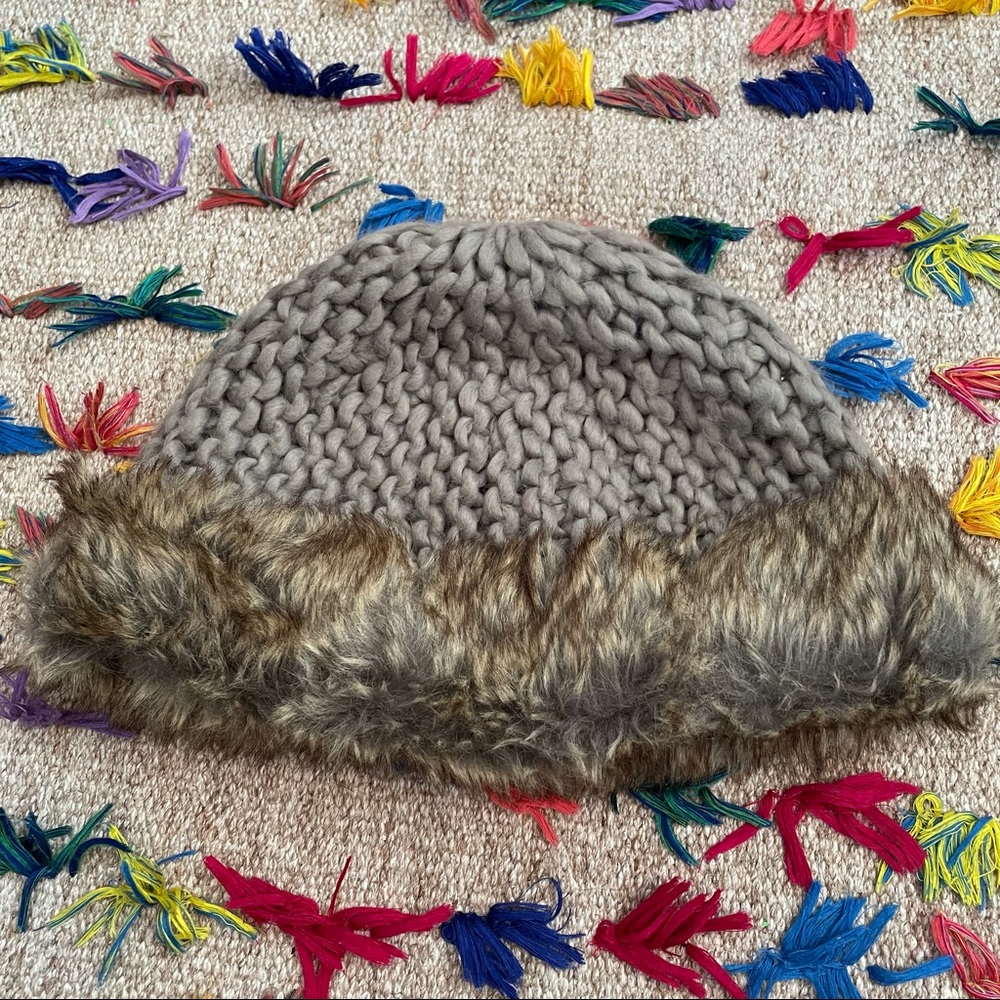 Staring at Stars - beautiful knit hat with faux fur trim